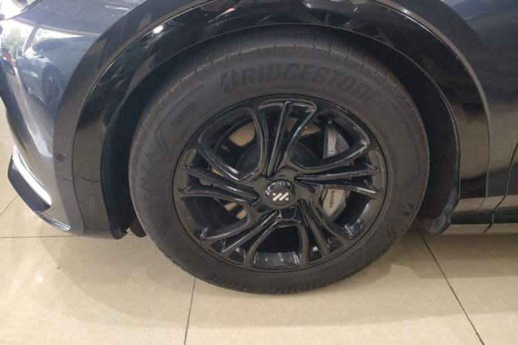 Used  LS7 2023 100kWh Lux Rear-Drive Version
