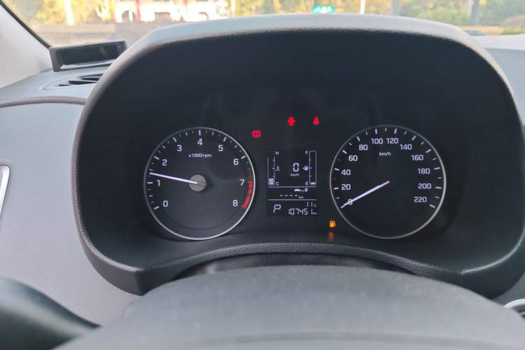 Used Hyundai ix25 2015 1.6L Automatic Two-Wheel-Drive Deluxe DLX Model
