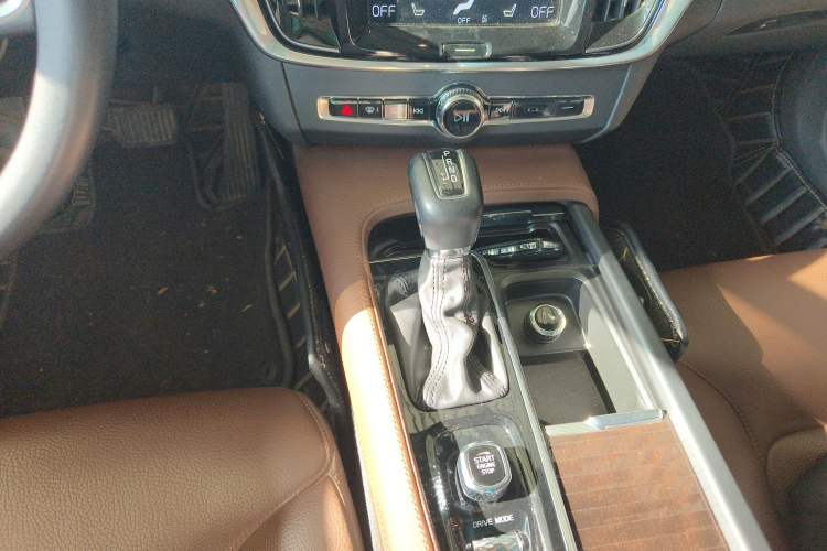 Used Volvo S90 2018 T4 Zhiyuan Edition
