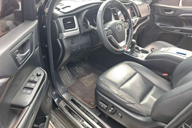 Used Toyota Highlander 2018 2.0T Four-Wheel Drive Prestige Version 7 Seats China V Emission Standard