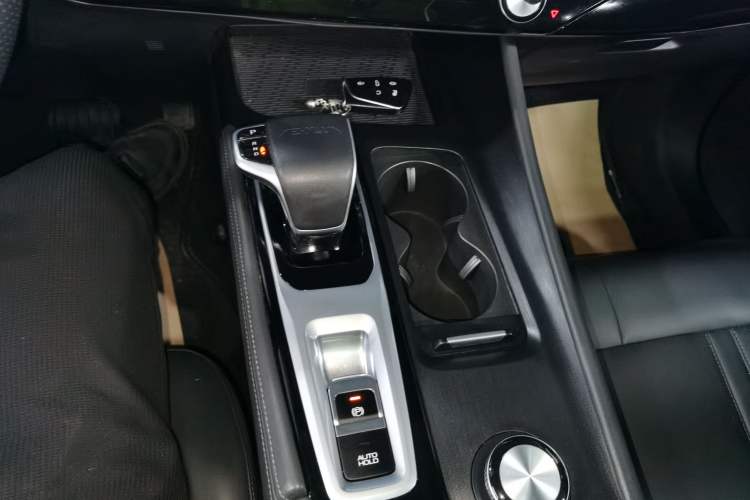 Used Dongfeng Aeolus Huge 2022 Mach Dual-Motor 1.5T MHD Dare-to-Dream Edition
