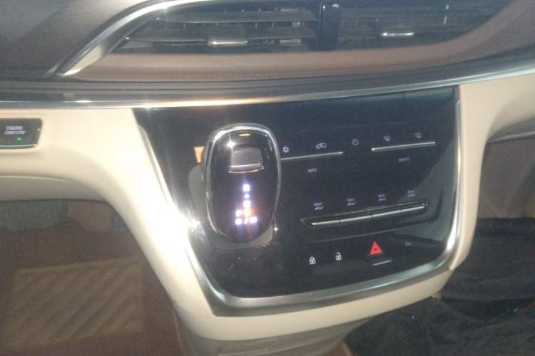 Used Buick GL8 2023 Land Executive Class Comfort Model
