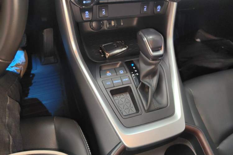 Used Toyota RAV4 2021 2.0L CVT Two-Wheel Drive Fashion PLUS Edition
