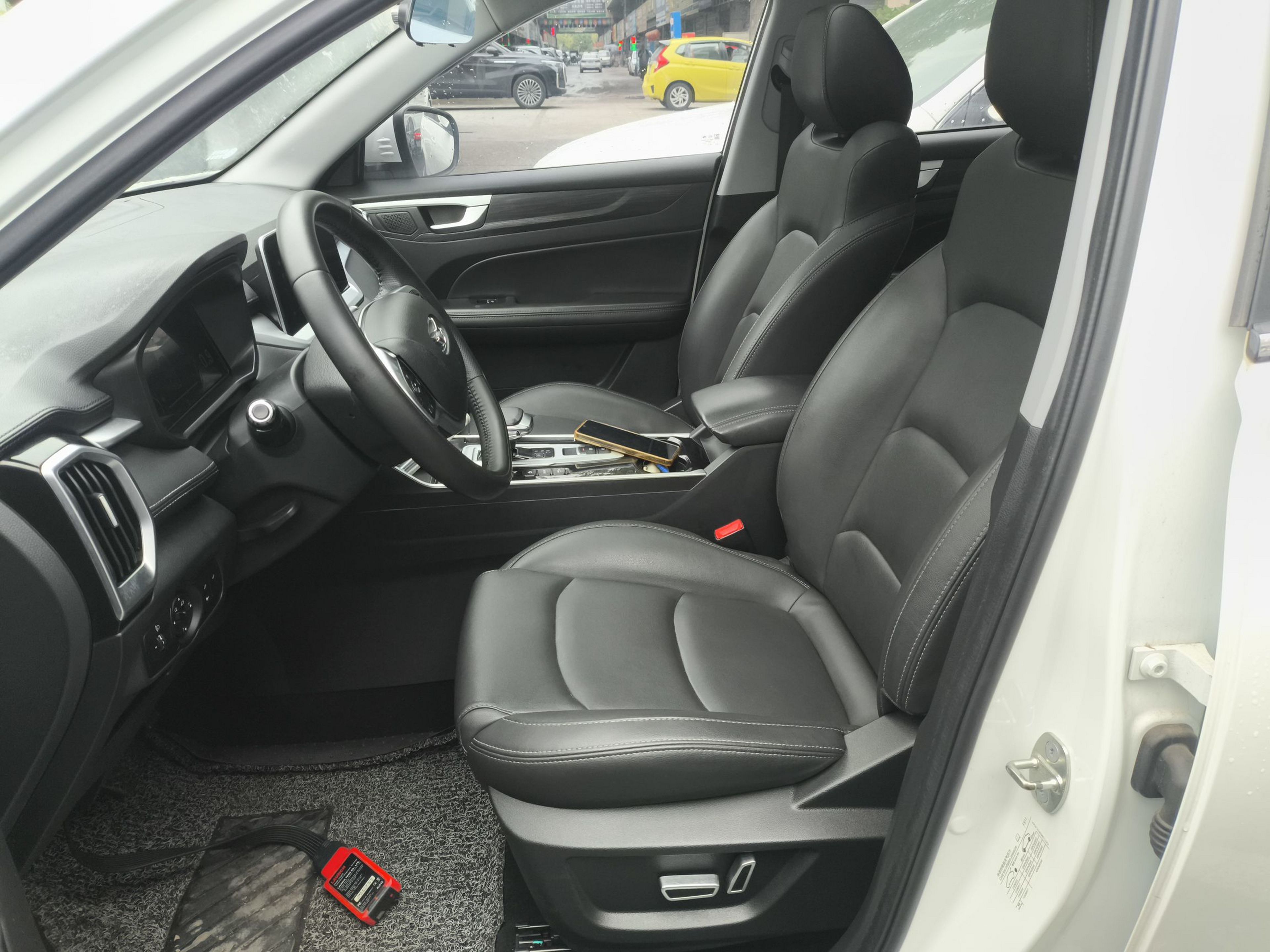 Переднее сиденье в автомобиле