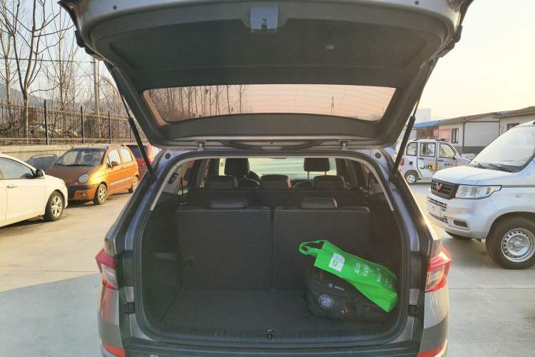 Used Skoda Kodiaq 2019 TSI330 7-Seater Two-Wheel-Drive Luxury Enjoyment Edition China V Emission Standard