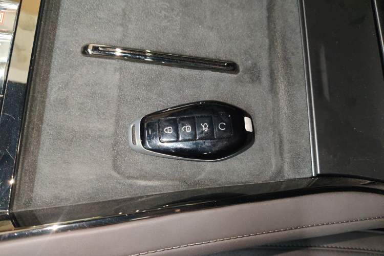 Used Denza Z9 2024 630 km All-Wheel Drive Max Version
