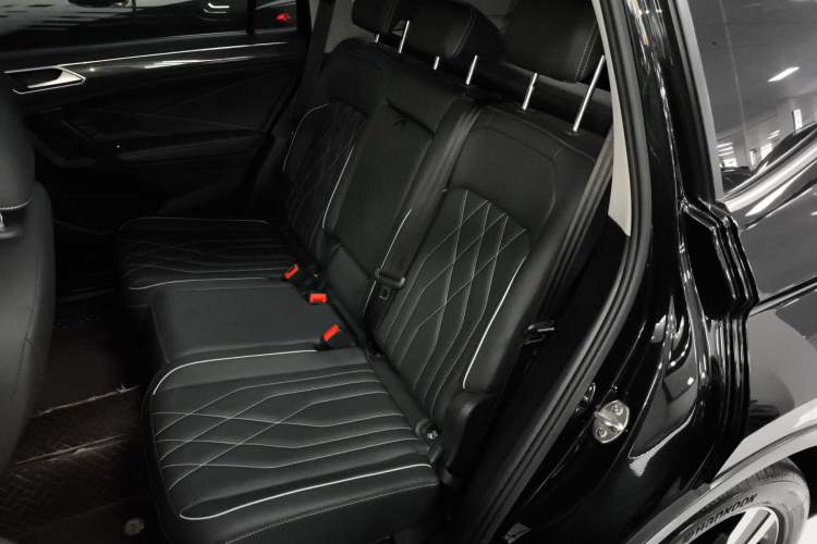 Used Volkswagen Tiguan L 2023 Restyled 330TSI Automatic Two-Wheel Drive R-Line Enhanced Comfort Version
