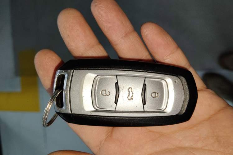 Used Geely Auto Emgrand 2016 Sedan 1.5L CVT Upward Version