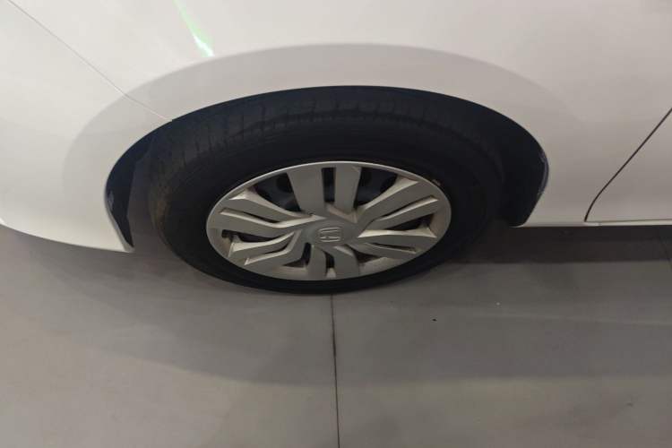 Used Toyota YARiS L 2019 1.5E CVT Dynamic Edition China VI compliant
