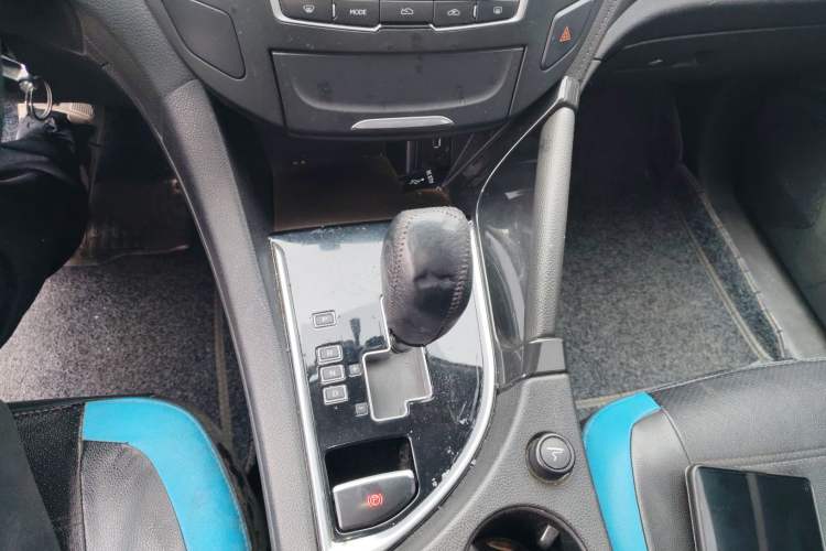 Used Dongfeng Aeolus AX7 2015 2.0L Automatic Zhiyue Version
