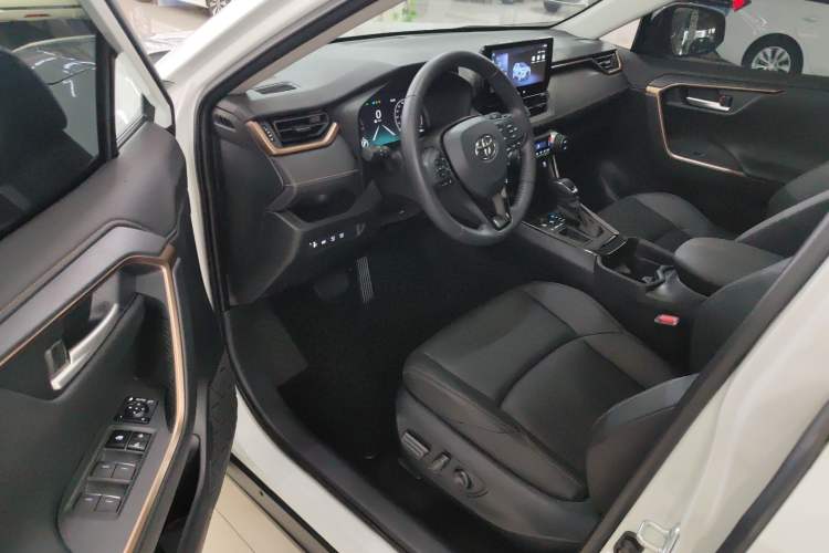 Used Toyota Wildlander 2024 2.0L CVT Two-Wheel Drive Luxury PLUS Edition
