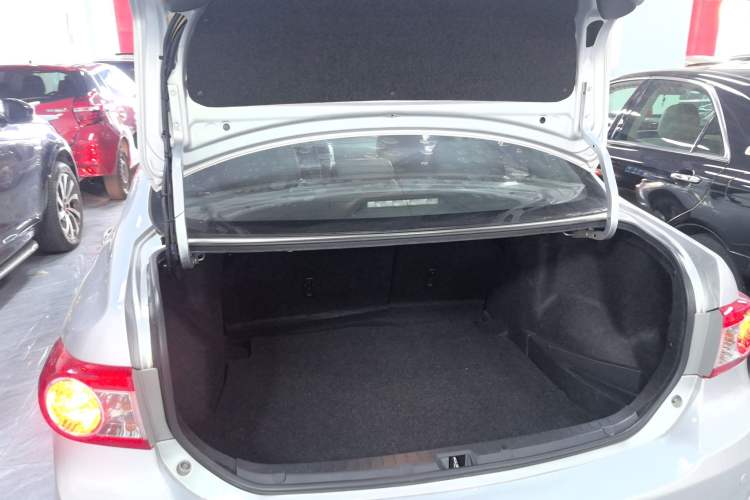 Used Toyota Corolla 2012 Luxurious Edition 1.8L CVT GL-i
