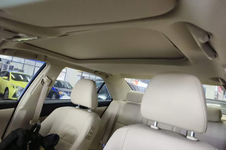 Used Toyota Camry 2015 2.0G Premier Edition
