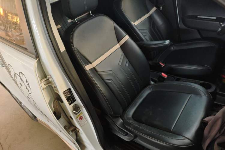 Used ORA White Cat 2022 Xiaoyue Mao Edition 360 km Luxury Model Lithium NMC
