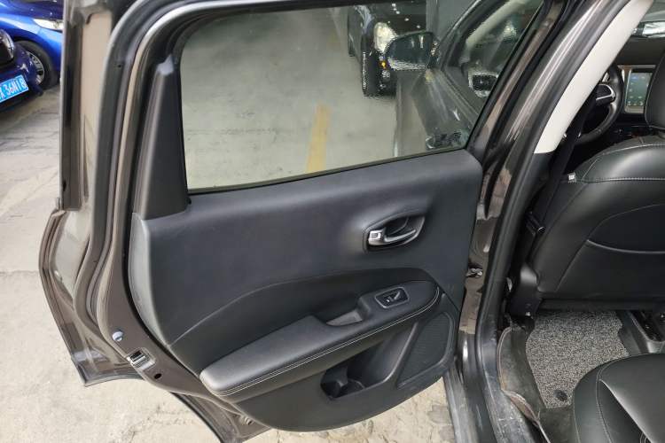 Used  Compass 2017 200T Automatic Family Edition
