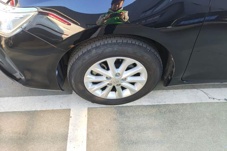 Used Toyota Camry 2016 2.0G 10th Anniversary Leading Edition
