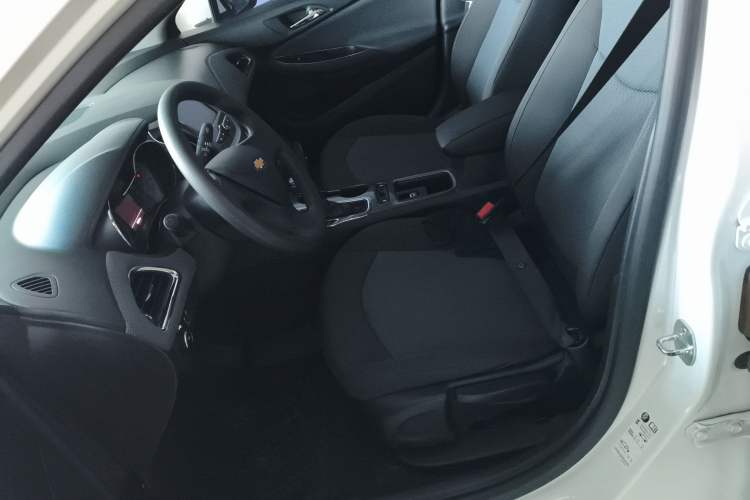 Used Chevrolet Cruze 2017 1.5L Automatic Pioneer Sunroof Edition
