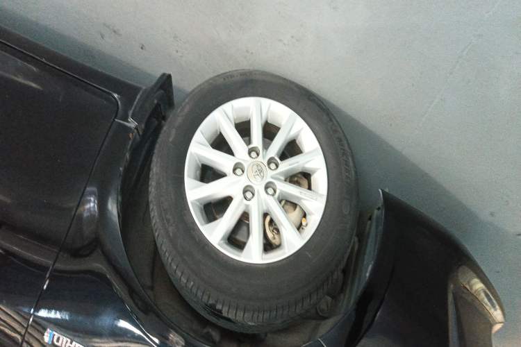 Used Toyota Camry 2015 Dual-Engine 2.5 HG Luxury Navigation Edition
