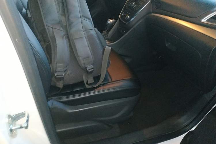 Used Buick Encore 2015 1.4T Automatic Two-Wheel Drive Urban Elite Version
