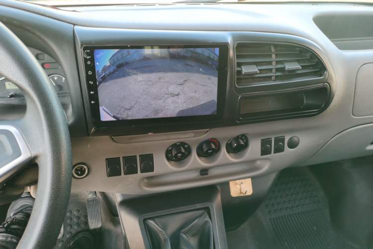 Used JMC Transit 2019 2.8T Commercial Version Short Wheelbase Mid-Roof 3-Seater China VI Standard JX493