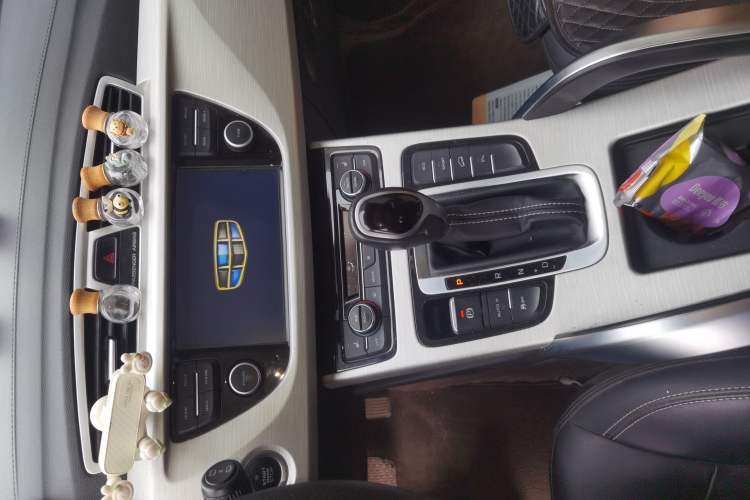 Used Geely Auto Emgrand X7 Sport 2018 1.8TD Automatic Two-Wheel Drive Smart Connect 4G Internet Edition
