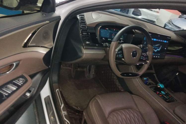 Used BYD Han 2023 EV Champion Edition 605KM Front-Drive Premium Model
