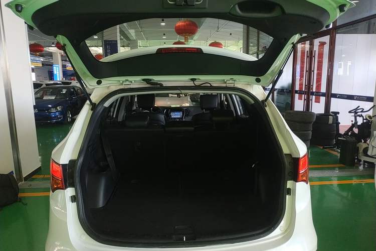 Used Hyundai Santa Fe 2015 2.0T Automatic 4x4 Smart 7-Seater
