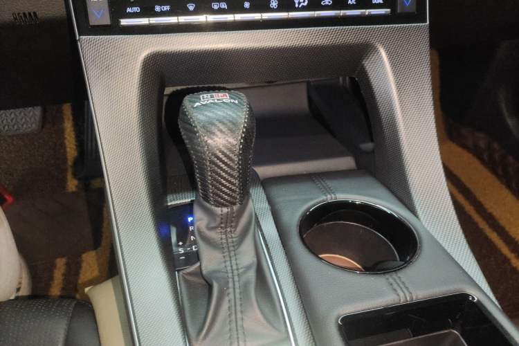 Used Toyota Avalon 2019 Dual-Engine 2.5L Luxury Edition China VI Standard
