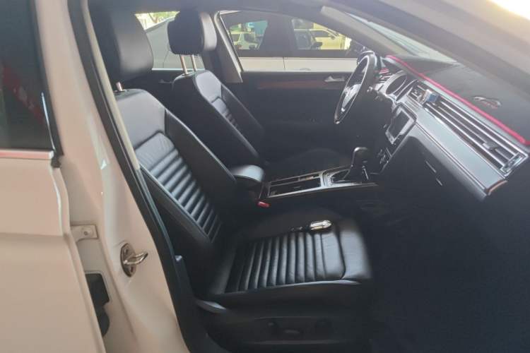 Used Volkswagen Magotan 2017 330TSI DSG Leading Model
