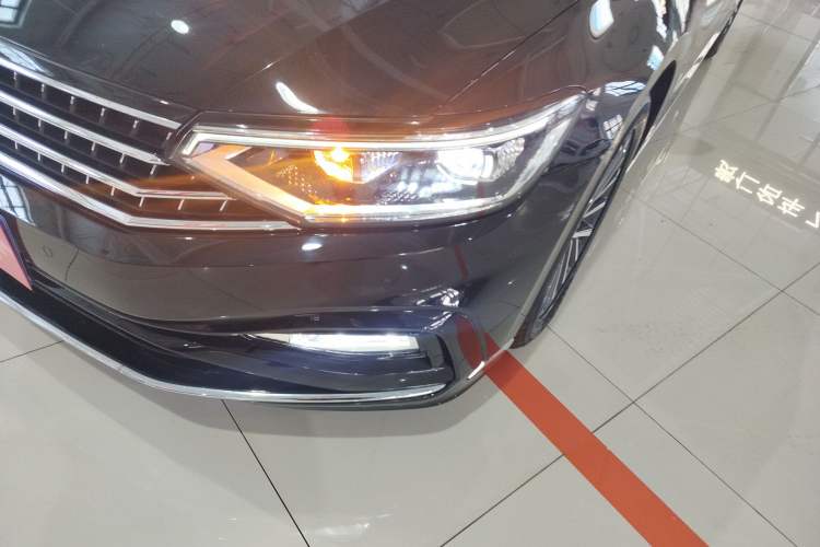 Used Volkswagen Magotan 2023 2 Million Units Limited Edition 330TSI DSG Leading Version
