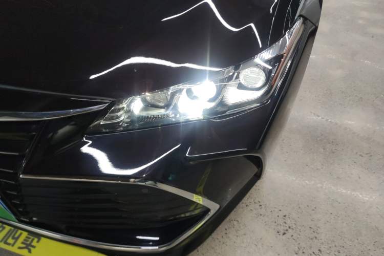 Used Toyota Avalon 2019 Dual-Engine 2.5L Limited Flagship Edition China VI Standard
