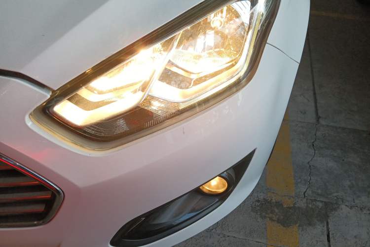 Used Ford Escort 2015 1.5L Automatic Comfort Model
