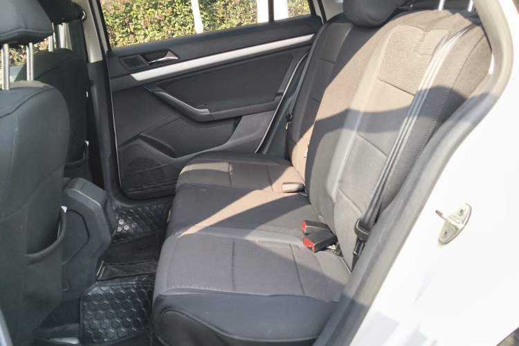 Used Volkswagen Gran Lavida 2015 1.6L Manual Fashion Edition
