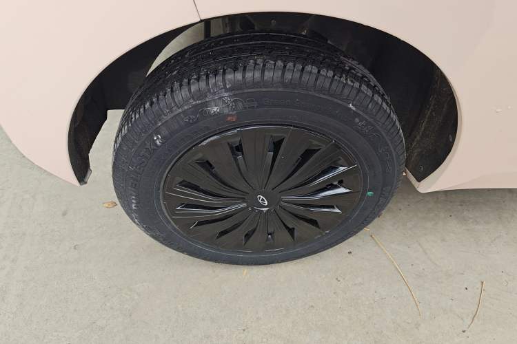 Used Chery QQ Ice Cream 2022 170km Sundae Phosphate Lithium-Ion
