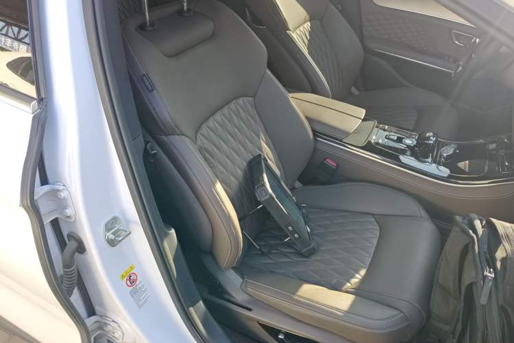 Used BYD Han 2022 EV Genesis Edition 715KM Front-Wheel-Drive Prestige Model
