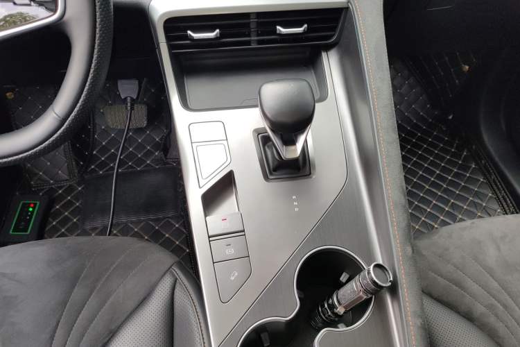 Used Roewe D5X DMH 2024 135 Tech Edition