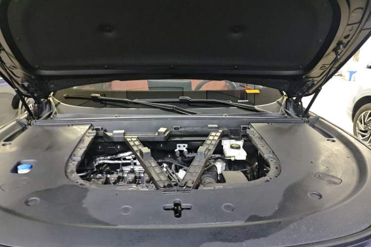 Used  Q07 2025 215 Flagship PLUS
