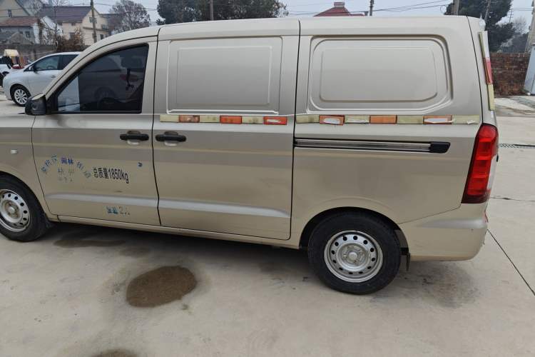 Used Wuling Hongguang V 2019 1.5L Jingqu Edition Sealed-Window Vehicle China VI LAR
