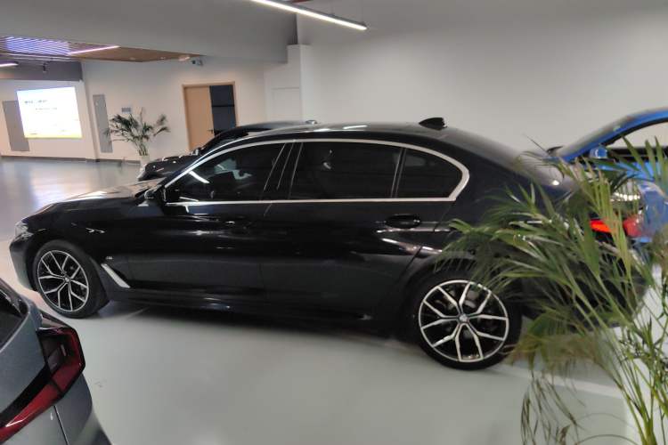 Used BMW 5 Series 2022 Restyled 530Li Luxury Edition M Sport Package
