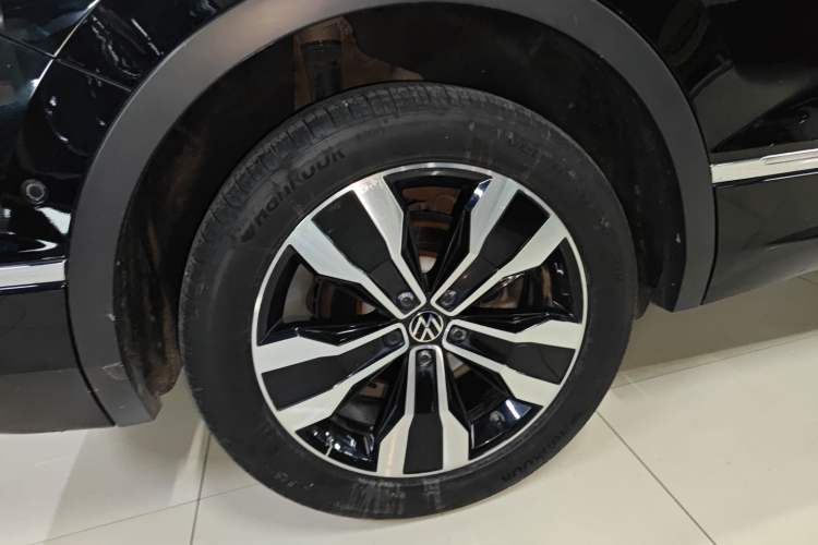 Used Volkswagen Tiguan L 2022 380TSI Automatic All-Wheel Drive R-Line Enhanced Comfort 7-Seater