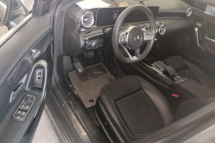 Used Mercedes-Benz A-Class 2020 Restyled A 200 L Sport Sedan Fashion Version
