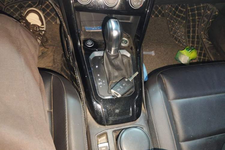 Used Volkswagen T-ROC 2018 280TSI DSG Two-Wheel-Drive Comfort Version China V Standard
