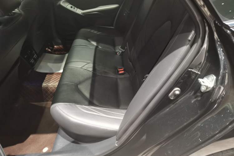 Used Toyota Avalon 2019 Dual-Engine 2.5L XLE Prestige Version China VI Standard
