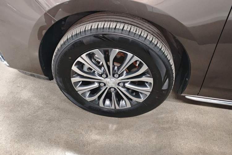 Used Buick GL8 2023 Land Executive Class Comfort Model
