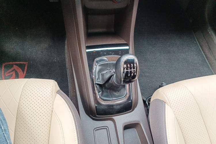 Used Baojun 310W 2017 1.5L Manual Fashion Model China V
