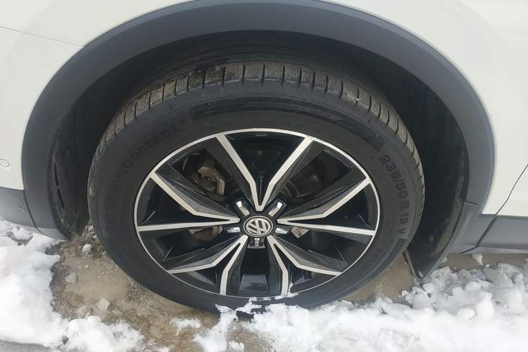 Used Volkswagen Tiguan L 2019 Revised 330TSI Automatic Two-Wheel Drive Smart & Luxury Edition China VI Standard