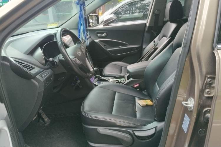 Used Hyundai Santa Fe 2013 2.4L Automatic 4x4 Comfort Edition
