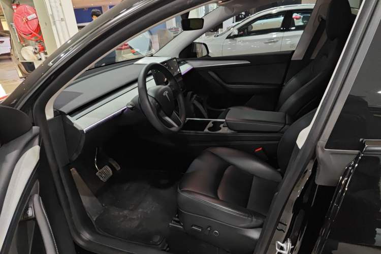 Used Tesla Model Y 2023 Rear-Wheel-Drive Version