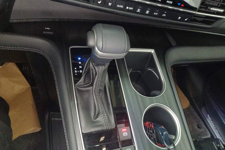 Used Toyota Sienna 2023 2.5L Hybrid Deluxe Edition
