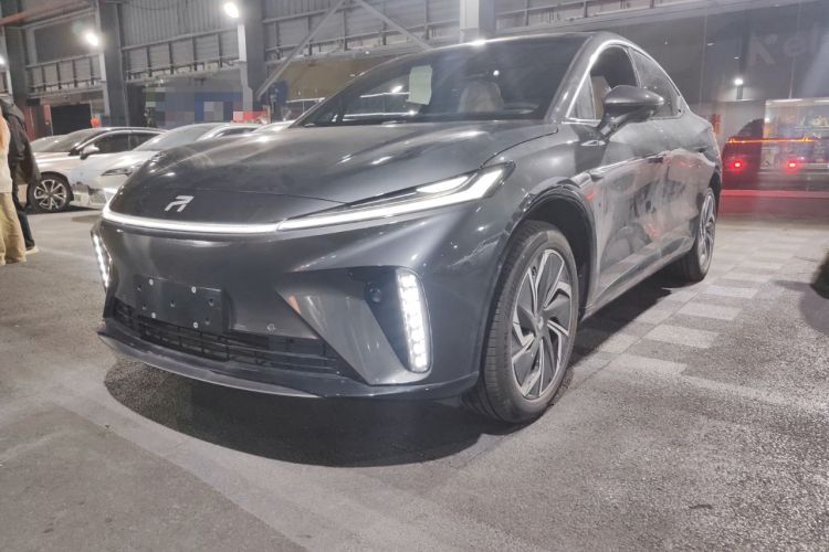 Used  R7 2022 Long-Range Advanced Edition